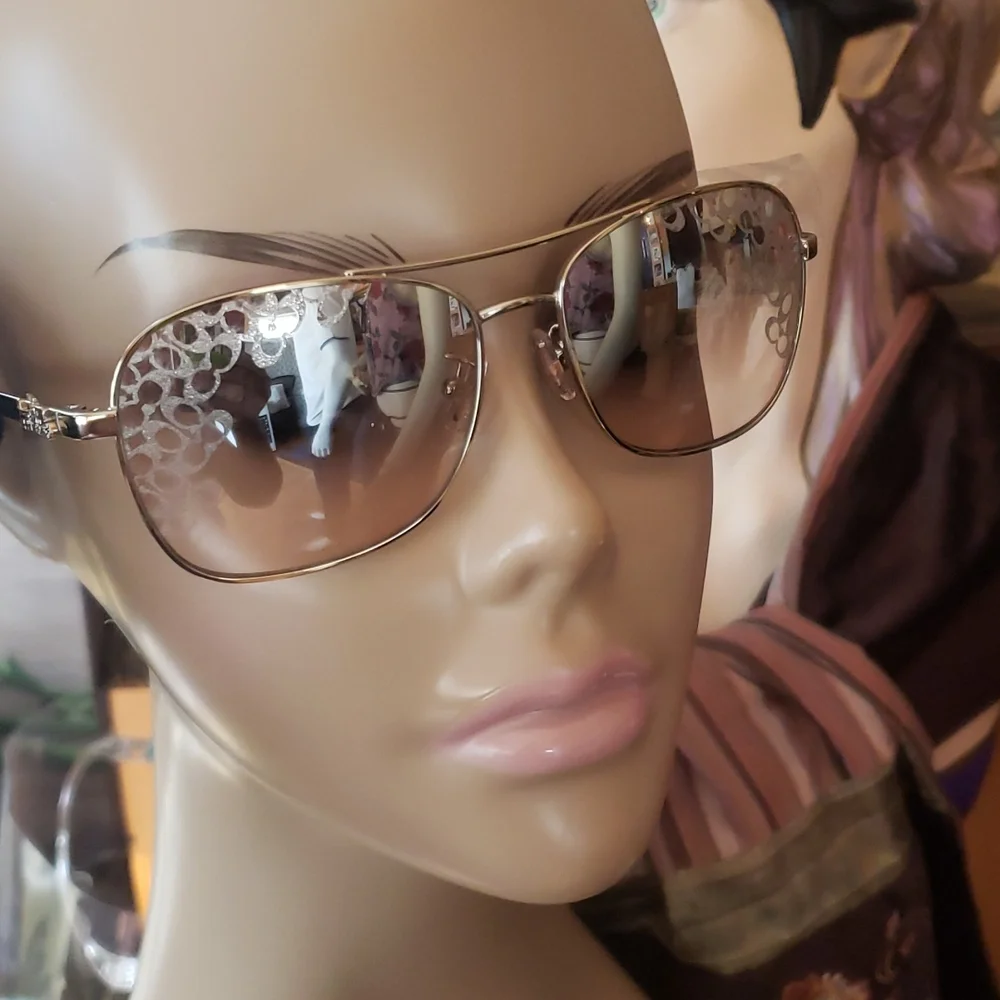 Signature Front Sunglasses - Picture 12 of 12
